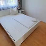 Two-bedroom Near Apartment