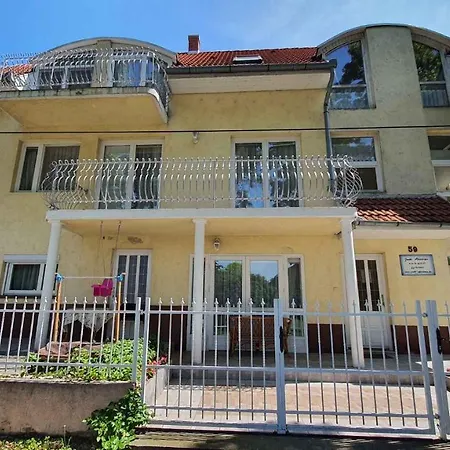 Two-bedroom Near Apartamento Siófok