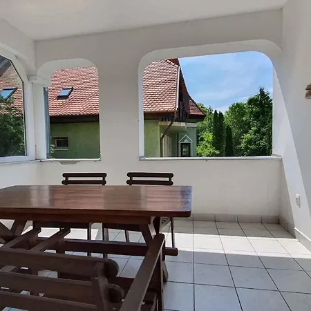 Apartamento Two-bedroom Near *