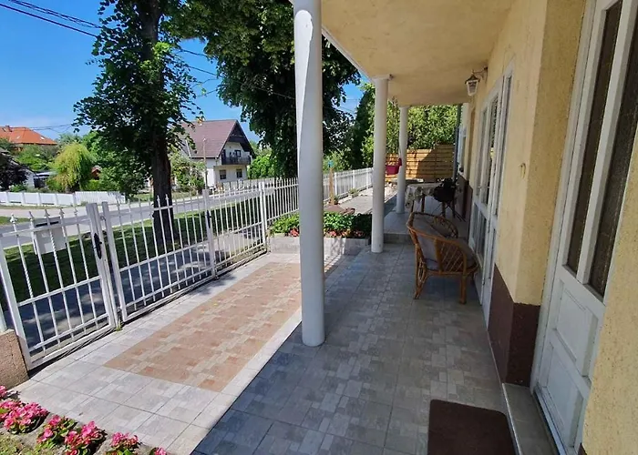 Two-bedroom Near שיופוק